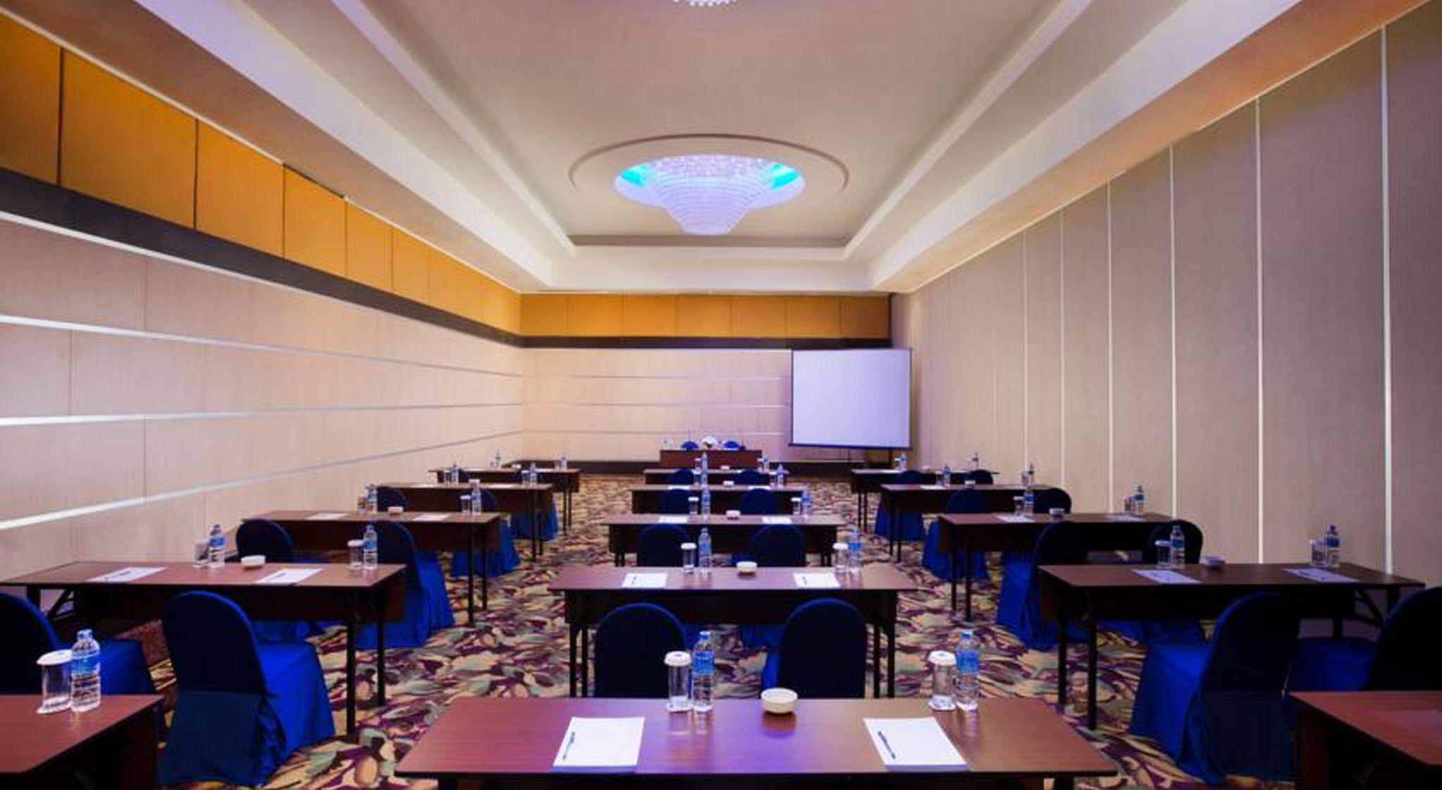 Novotel Golf & Convention Center Hotel