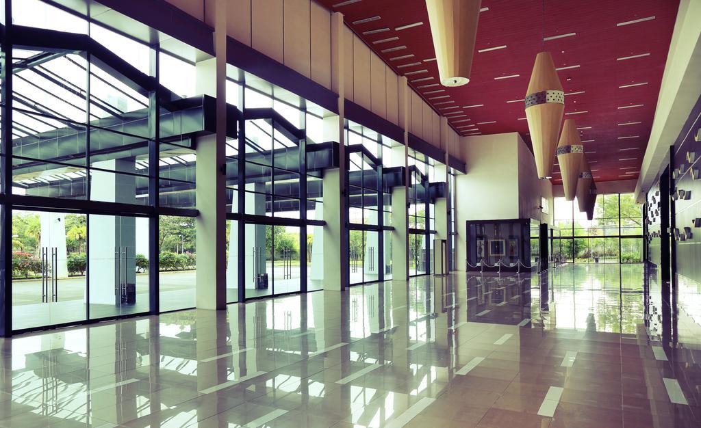 Novotel Golf & Convention Center 4* Manado