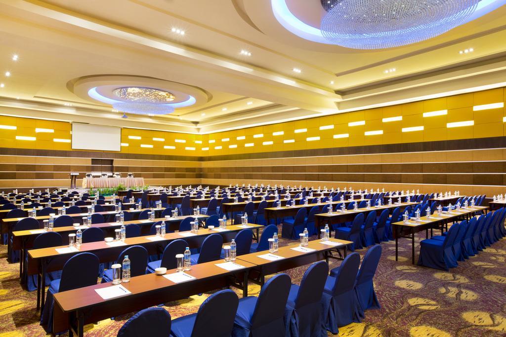 Novotel Golf & Convention Center 4*